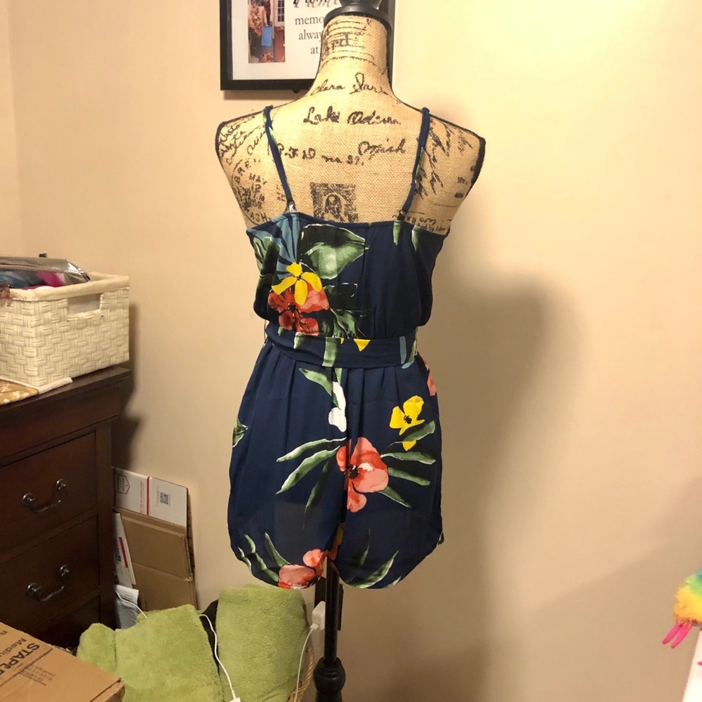 🍃1 LEFT M🎉3 for $20💕NWT Navy Trop Belted Romper - Picture 8 of 12
